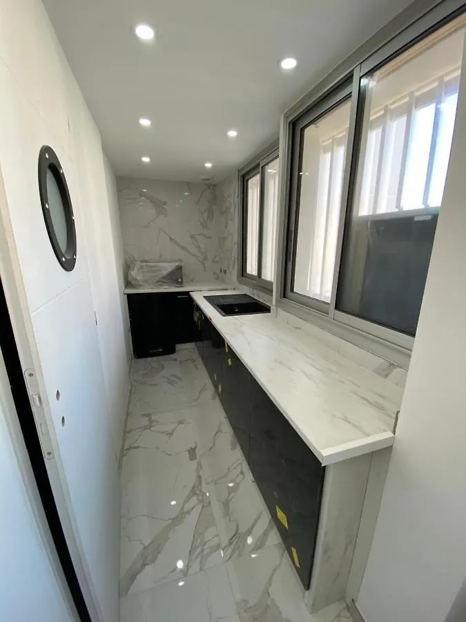 Studio Centre Ville Palais De La Mer 100M Port Et 300M Plage Sainte-Maxime Apartamento