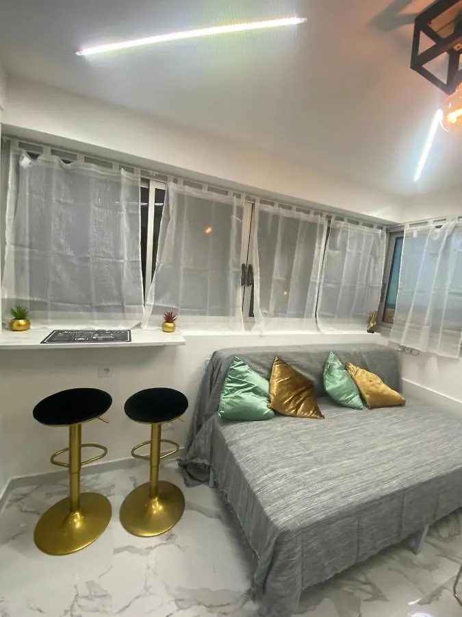 Studio Centre Ville Palais De La Mer 100M Port Et 300M Plage Sainte-Maxime Apartamento